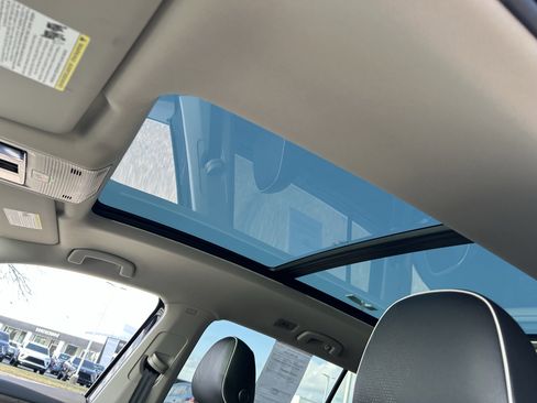 Certified 2025 Volkswagen Atlas SEL Premium R-Line image 22