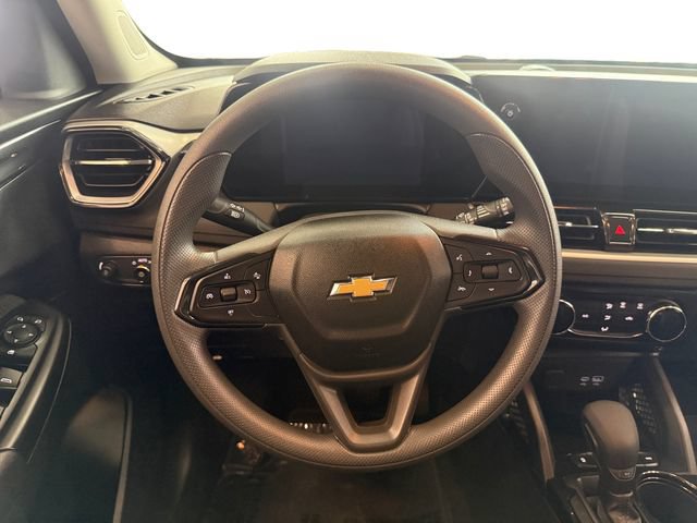 Used 2025 Chevrolet TrailBlazer LT AWD/4WD image 18