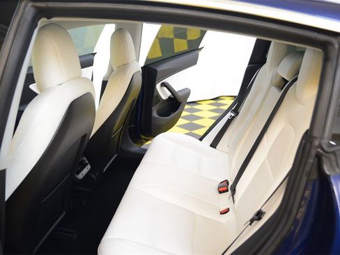 Used 2018 Tesla Model 3 Long Range image 28