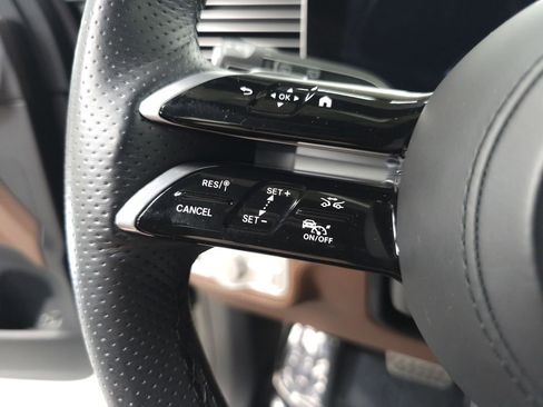 Used 2024 Mercedes-Benz GLS 450 4MATIC image 11