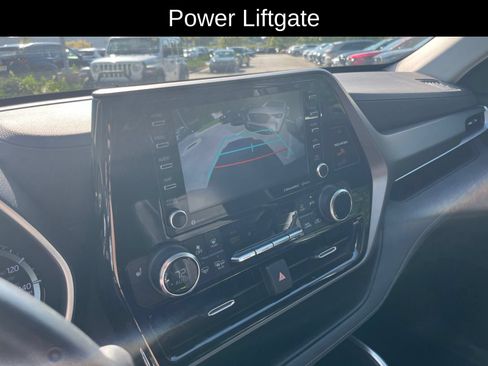 Used 2022 Toyota Highlander XLE FWD image 9