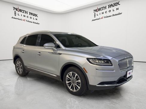 Used 2023 Lincoln Nautilus AWD w/ Premium Package image 13
