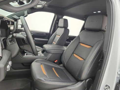 Used 2025 GMC Sierra 2500 AT4 image 10