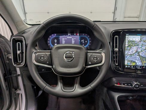 Used 2024 Volvo XC40 B5 Ultimate w/ Protection Package Premier image 18