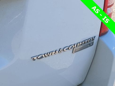 Used 2010 Chrysler Town & Country LX FWD image 13
