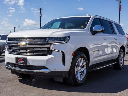 Used 2023 Chevrolet Suburban Premier image 3