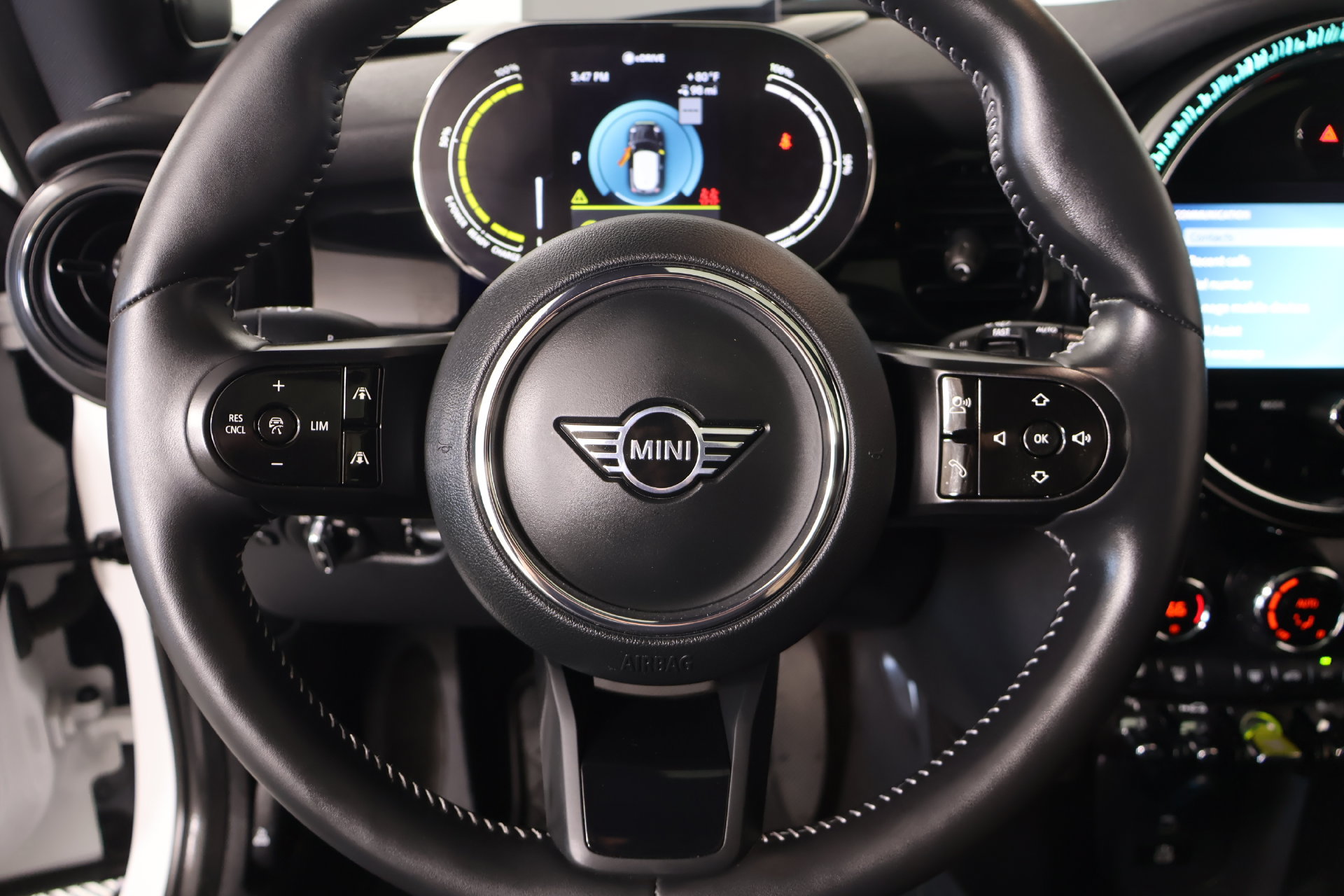Used 2024 MINI Cooper SE FWD image 3