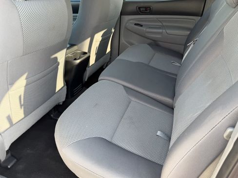 Used 2015 Toyota Tacoma PreRunner w/ TRD Off-Road Package RWD image 16