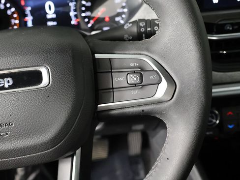 Used 2024 Jeep Compass Latitude AWD/4WD image 37