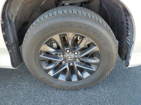 Used 2023 Lexus GX 460 Premium image 9