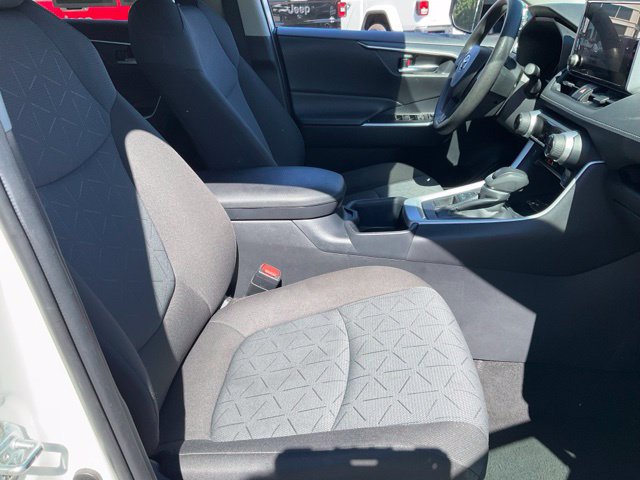 Used 2025 Toyota RAV4 XLE AWD/4WD image 19
