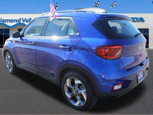 Used 2025 Hyundai Venue SEL image 5