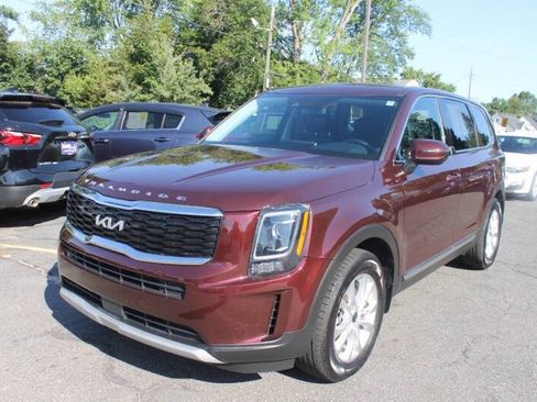 Used 2022 Kia Telluride LX image 3