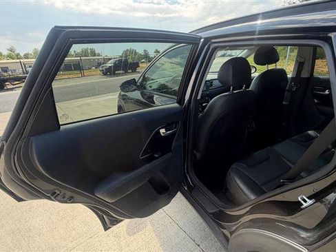 Used 2017 Kia Niro FWD image 13