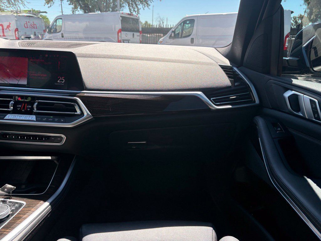 Used 2019 BMW X5 xDrive40i w/ Premium Package AWD/4WD image 7
