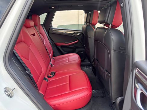 Used 2018 Porsche Macan GTS w/ Premium Package Plus AWD/4WD image 38