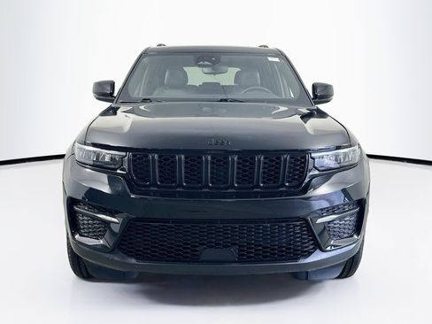 Used 2023 Jeep Grand Cherokee Altitude AWD/4WD image 2