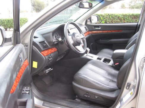 Used 2011 Subaru Outback 3.6R Limited image 19