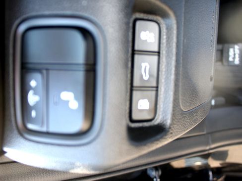 Used 2018 Kia Optima LX w/ 17" Alloy Wheels Package image 25