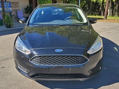 Used 2018 Ford Focus SE w/ Cold Weather Package FWD image 9