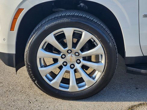 Used 2025 Chevrolet Suburban Premier RWD image 10