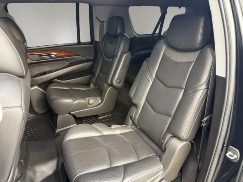 Used 2019 Cadillac Escalade ESV Luxury image 26