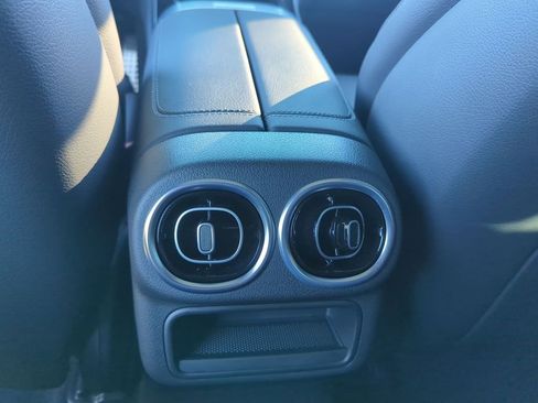 Used 2025 Mercedes-Benz GLC 300 4MATIC image 22