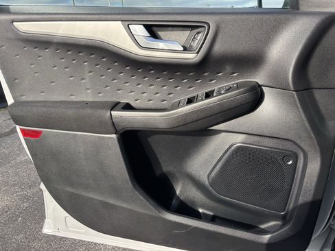 Used 2020 Ford Escape SE image 16