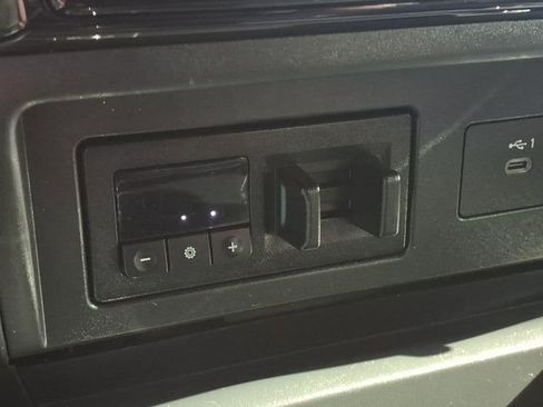 Used 2023 Nissan Titan PRO-4X w/ Pro-4x Convenience Package AWD/4WD image 14