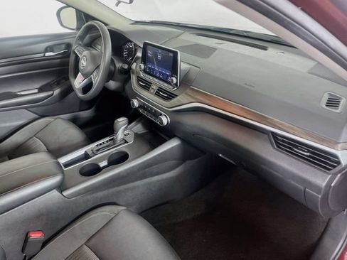Used 2025 Nissan Altima 2.5 SV FWD image 27