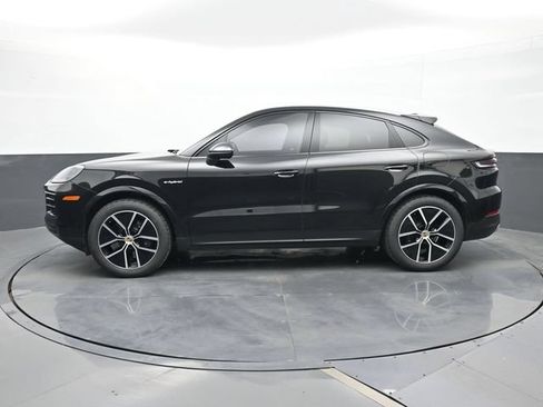 Certified 2024 Porsche Cayenne Coupe AWD/4WD image 2