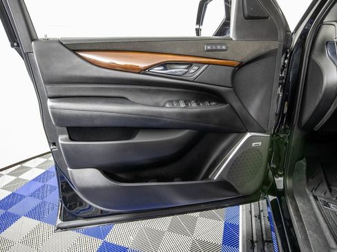 Used 2018 Cadillac Escalade ESV Premium Luxury image 14