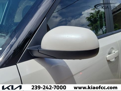 Used 2025 Kia Soul LX FWD image 6