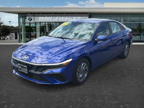 Used 2025 Hyundai Elantra Hybrid FWD image 3