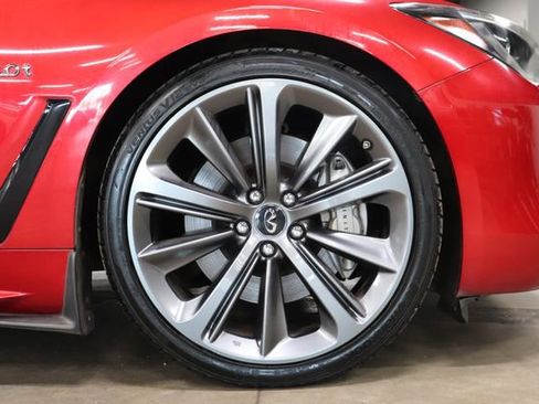 Used 2018 INFINITI Q60 Red Sport 400 w/ Sensory Package 3.0T Sport RWD image 33