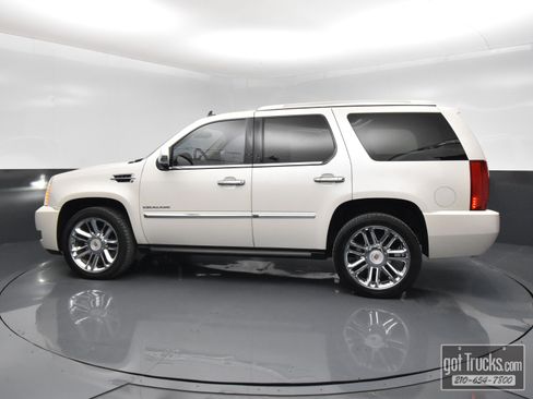 Used 2014 Cadillac Escalade Platinum RWD image 3