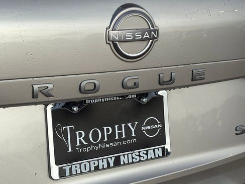 Certified 2024 Nissan Rogue SL w/ SL Premium Package FWD image 9