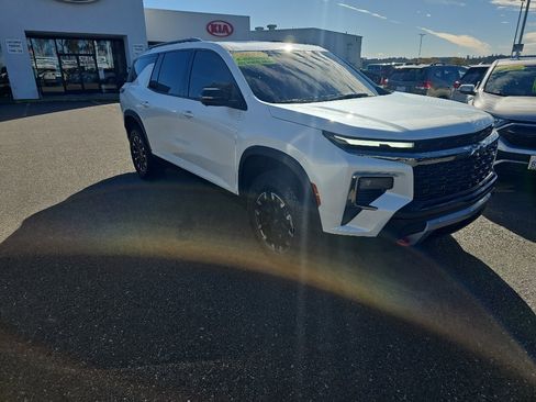 Used 2025 Chevrolet Traverse Z71 w/ Driver Confidence Package image 7