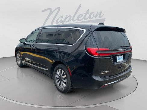 Used 2022 Chrysler Pacifica Limited FWD image 3