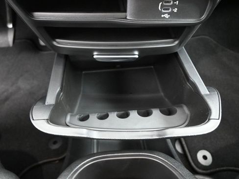 New 2026 Chrysler Pacifica Select image 9