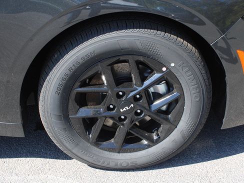 New 2025 Kia K5 LXS image 10