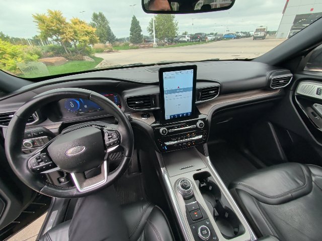 Used 2022 Ford Explorer Platinum w/ Equipment Group 601A AWD/4WD image 43