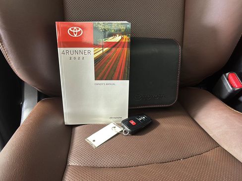 Used 2022 Toyota 4Runner Limited AWD/4WD image 19