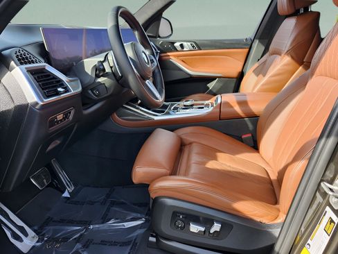 Used 2023 BMW X7 M60i w/ Executive Package image 9