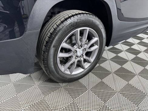 Used 2023 GMC Terrain SLT image 33