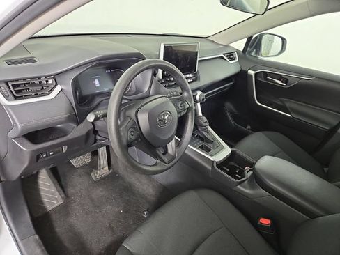 Used 2025 Toyota RAV4 XLE AWD/4WD image 15
