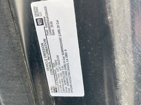 Used 2025 Chevrolet Suburban Z71 image 21