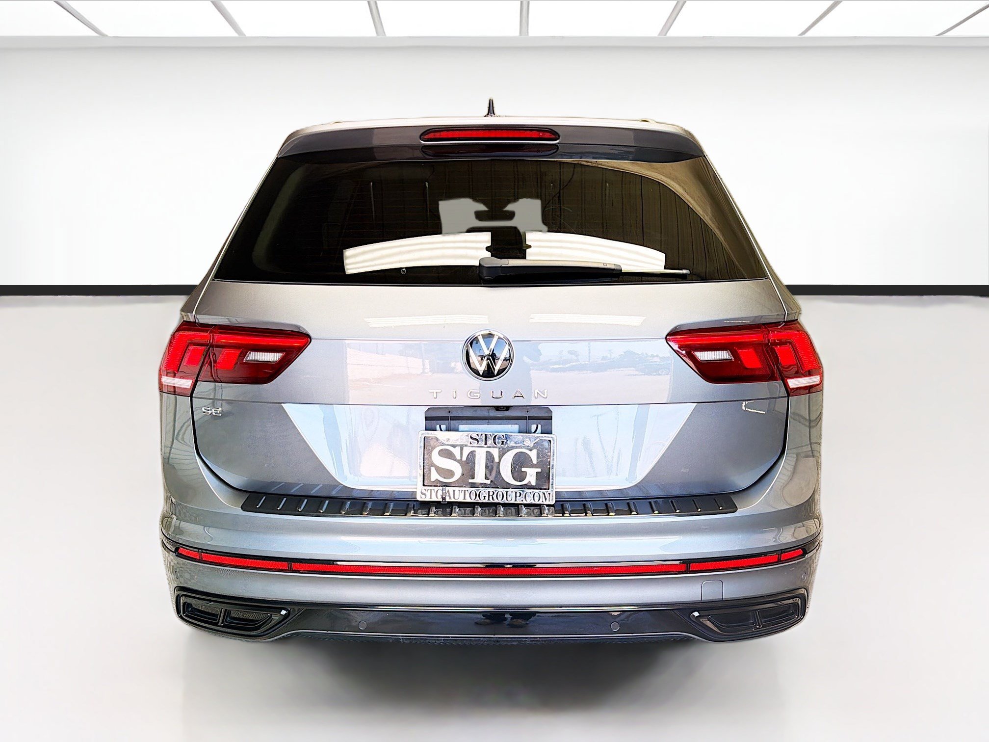 Used 2023 Volkswagen Tiguan SE R-Line FWD image 5
