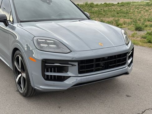 Used 2026 Porsche Cayenne S AWD/4WD image 5