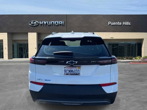 Used 2022 Chevrolet Bolt EUV LT w/ Comfort Package image 5